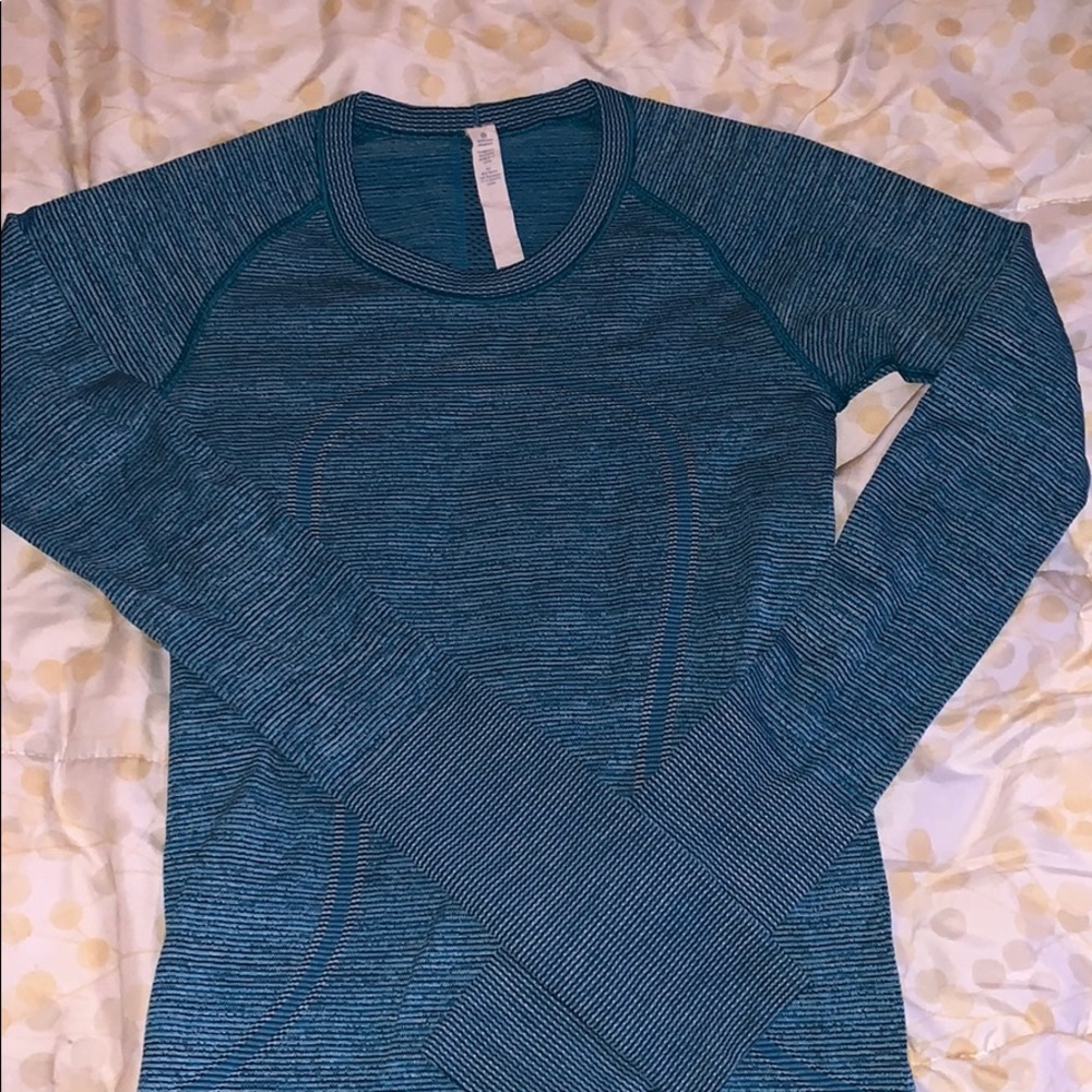 Long sleeved lululemon shirt